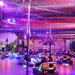 45. Brüggener Pfingstfest 2025 – Abendstimmung mit vielen Besuchern auf der Festmeile