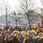 Möhnen feiern Altweiber in Brüggen – Karnevalsstimmung auf den Straßen