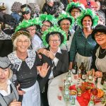 Brüggen Weiberfastnacht – Möhnen und Karnevalisten feiern gemeinsam im Ort