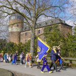 Fröhliche Möhnen beim Altweiberfest Brüggen am Niederrhein