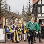 Altweiber Brüggen 2024 – kostümierte Gruppen beim Veedelzoch durch den Ort