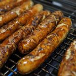 Ehrenamtliche Helfer beim Aufbau des Borner Weihnachtsdorfs 2025 in Brüggen