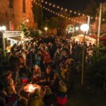 Brüggener Burgweihnacht 2023 – Kunsthandwerker beim Schnitzkurs für Kinder