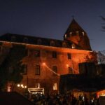 Brüggener Burgweihnacht 2023 – Schleiereule Ilvy beim Fototermin mit Besuchern