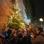 Brüggener Burgweihnacht 2024 – Abschlussstimmung am Sonntagabend mit Turmblasen