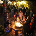 Brüggener Burgweihnacht 2025 – stimmungsvoller Abendblick auf das beleuchtete Burggelände