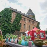 Brüggener Pfingstfest 2024 – Kunsthandwerkermarkt rund um die Burg Brüggen