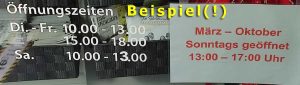 Hinweisschild auf Öffnungszeiten beim verkaufsoffenen Sonntag in Brüggen